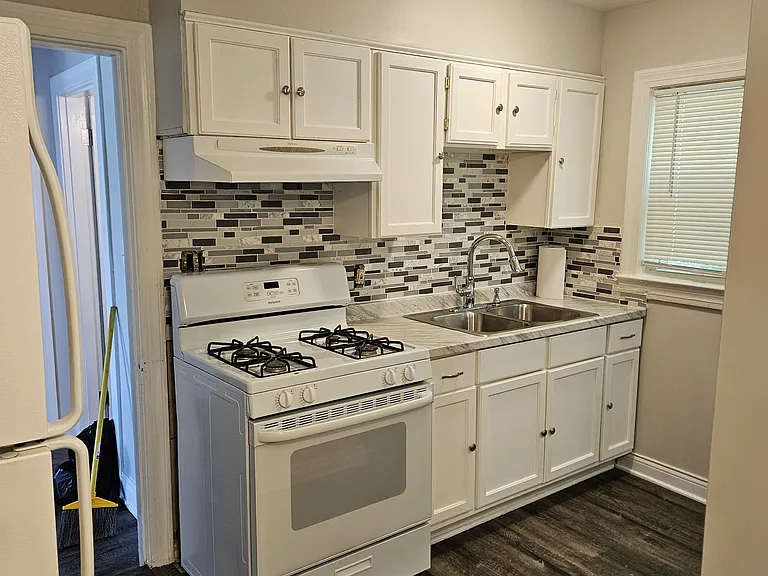 1004 S 45th St — Photo 13