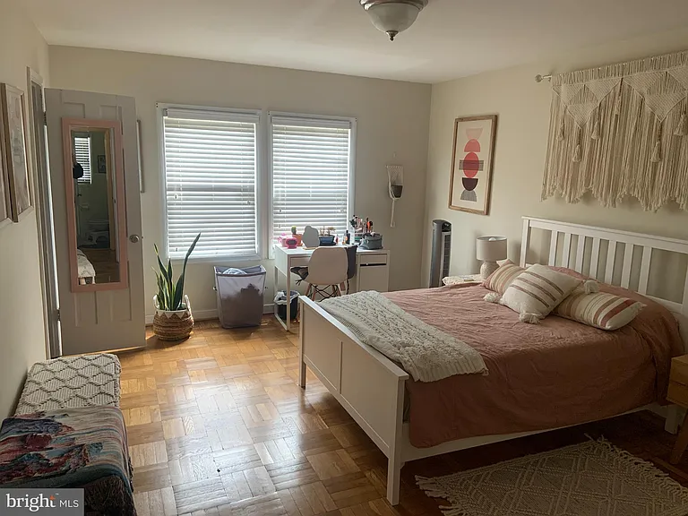 732 N Oakland St — Photo 11