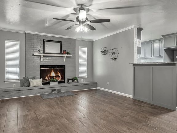 5th image of 11728 Oakdale St