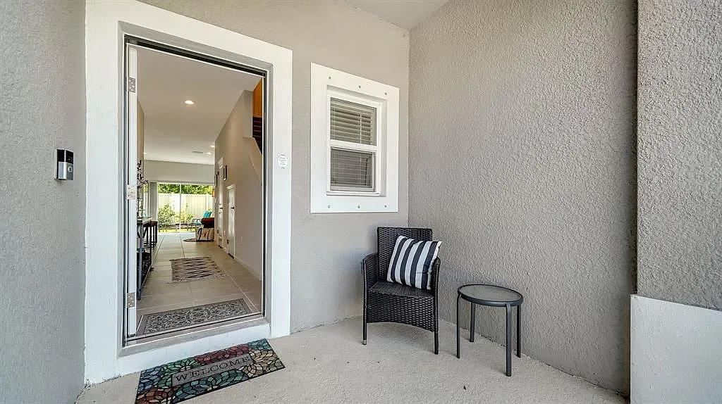 3 bed, 2.5 bath, 1417 sqft, $5,800 — Photo 4