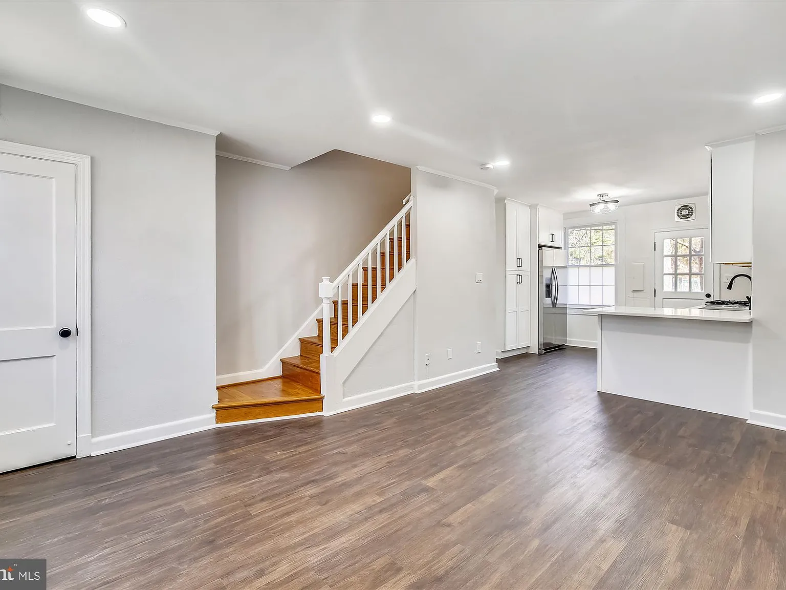 1 bed, 1.0 bath, 800 sqft, $2,350 — Photo 4