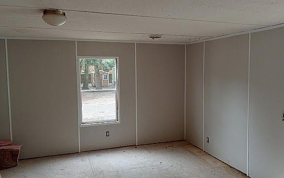 5th image of 3860 Creighton Rd #2