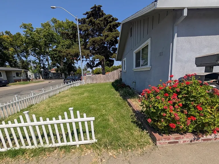 308 Poplar St #A — Photo 11