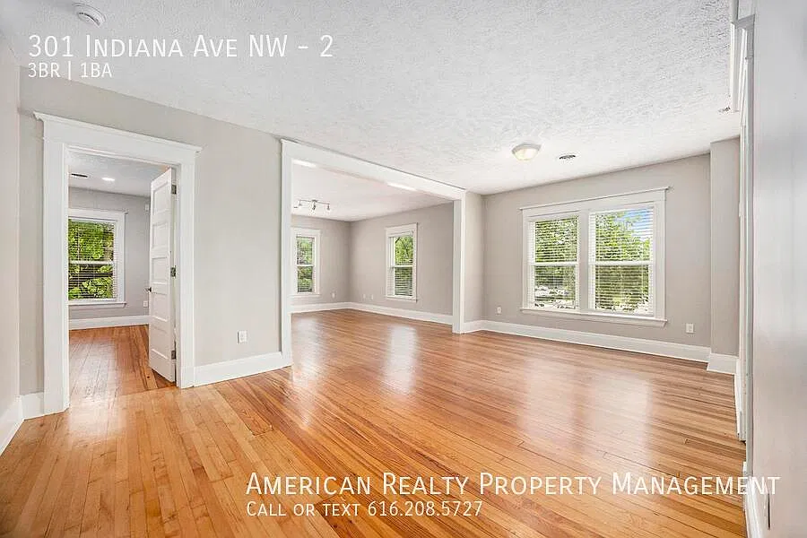 3 bed, 1306 sqft, $2,100 — Photo 2
