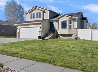 993 N White Pine Dr, Tooele, UT 84074