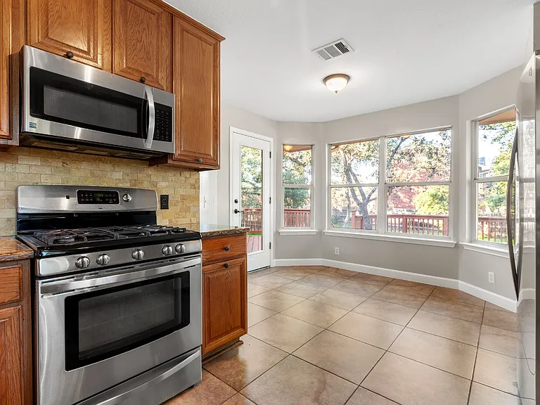 6802 Auckland Ct — Photo 12