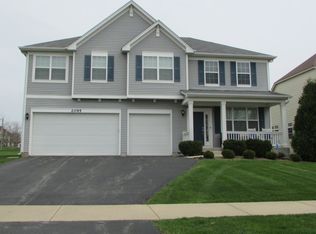 2095 Rockwood Ln, North Aurora, IL 60542