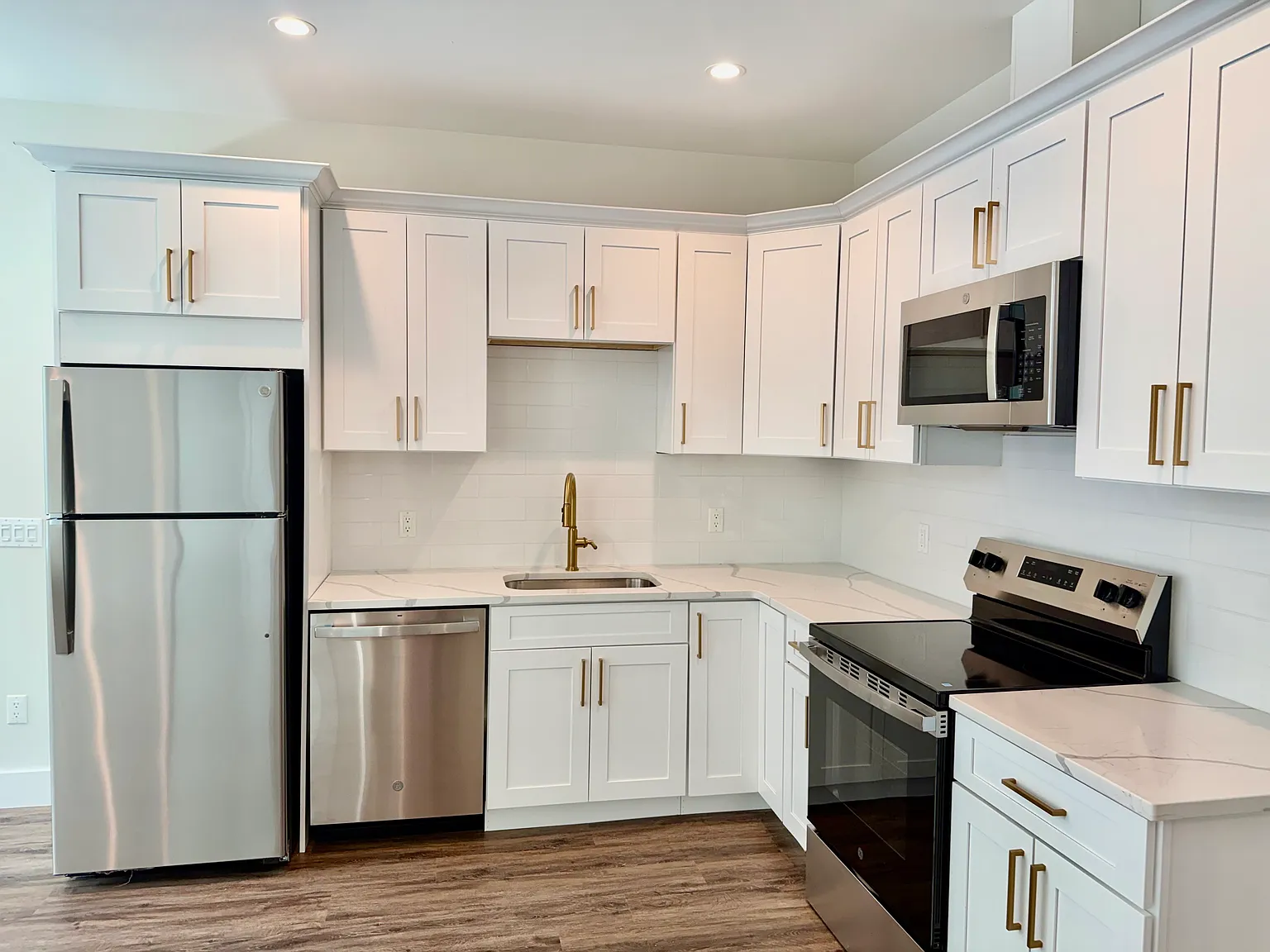 1 bed, $2,995 — Photo 2