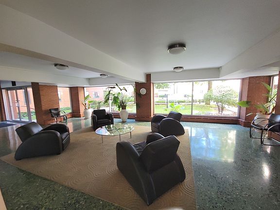 3rd image of 5048 N Marine Dr APT F5