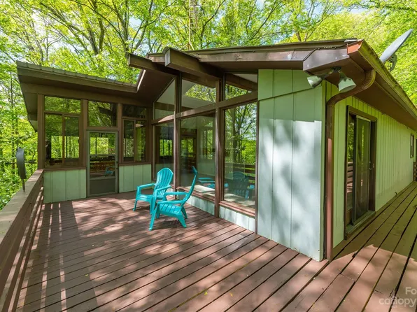 34 Weeping Cherry Forest Rd, Fairview, NC 28730