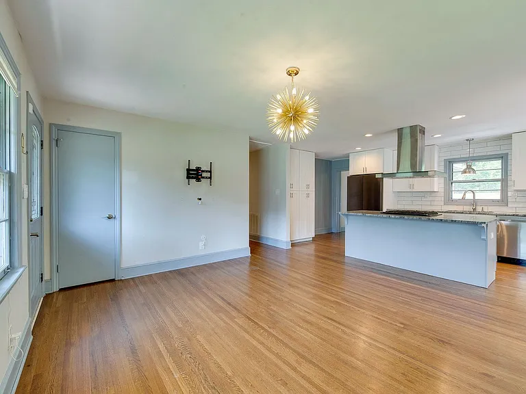3921 Sheffield Dr — Photo 10