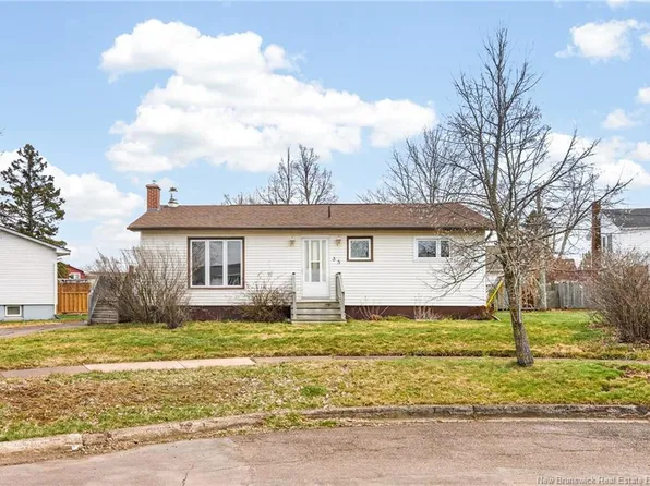 35 Queen Mary Cres, Moncton, NB E1A 3P7