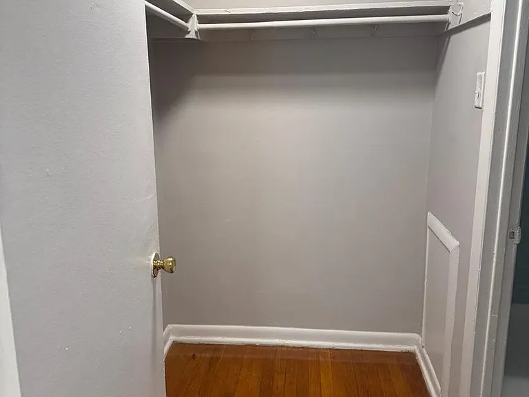 1111 D St NE — Photo 9