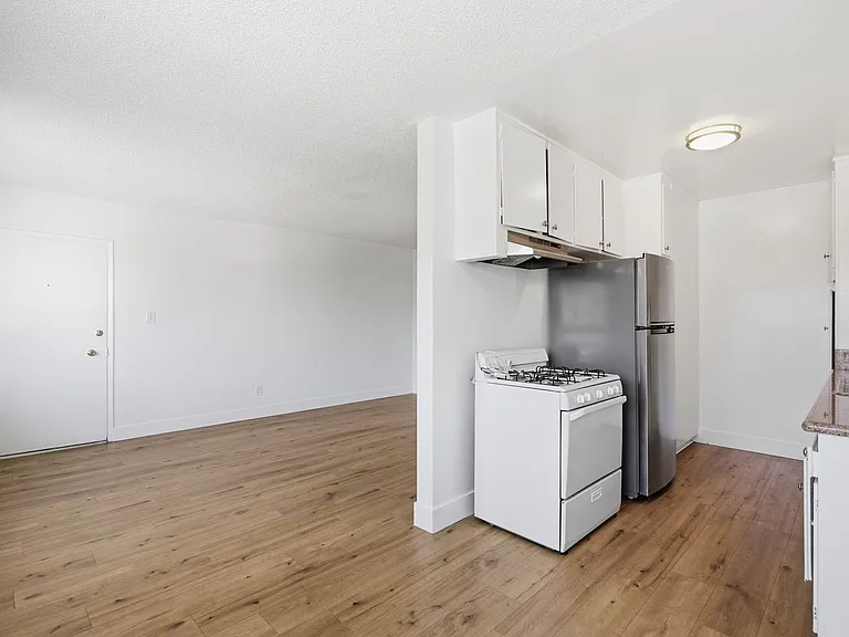 7100 Fulton Ave — Photo 4