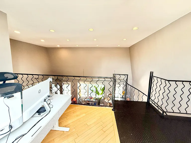 2027 W Division St #4 — Photo 17