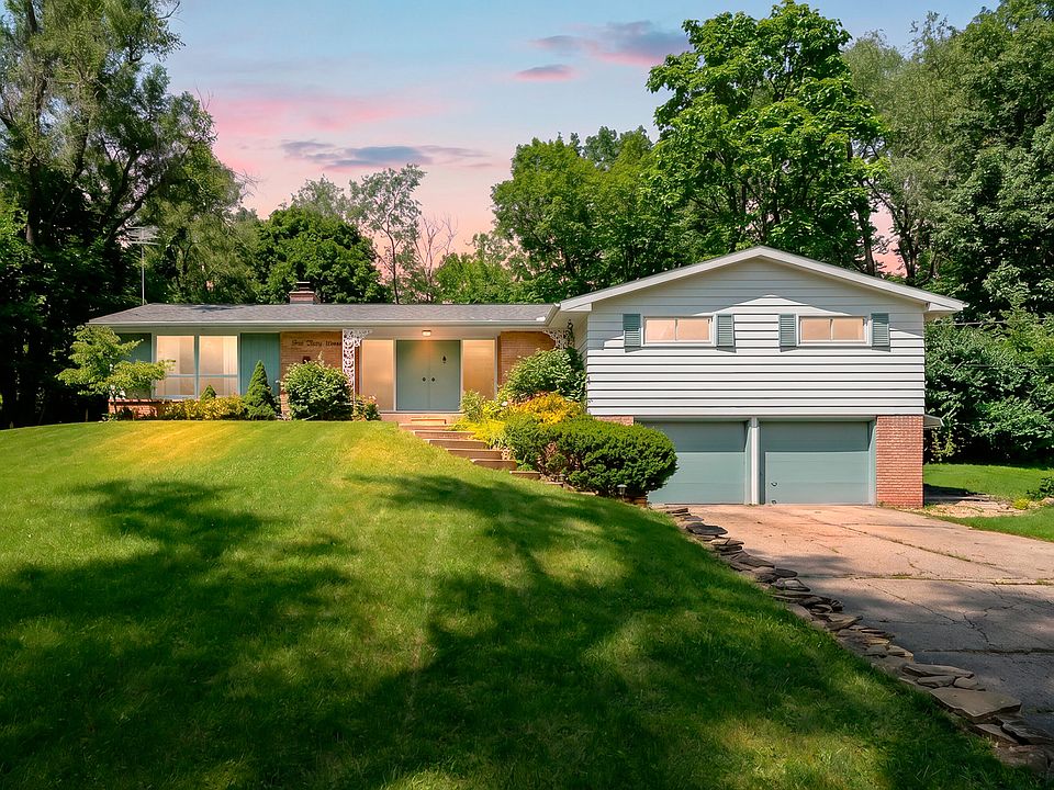 1st image of 537 Parkdale Blvd