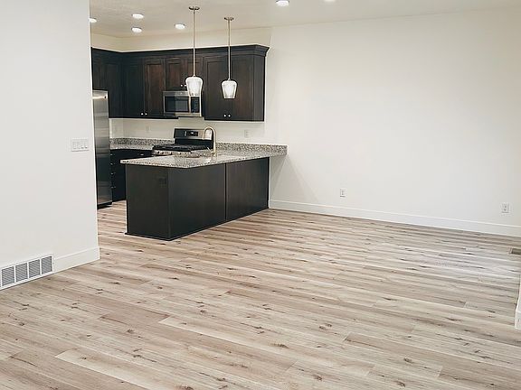 5th image of 1061 W Vista Ridge Dr