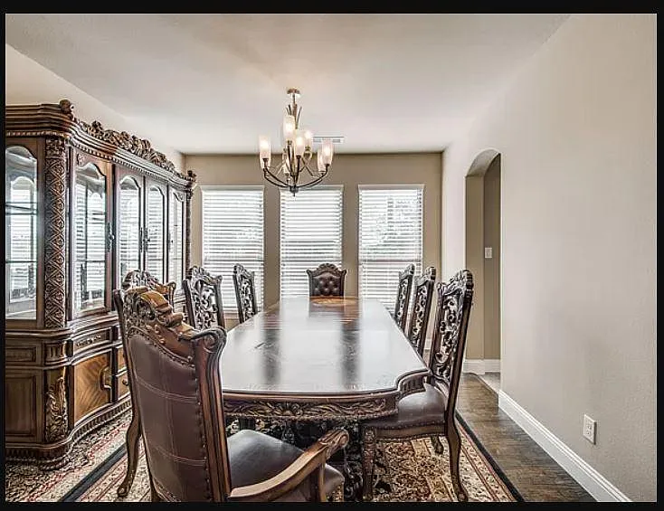 4 bed, 3263 sqft, $3,800 — Photo 2