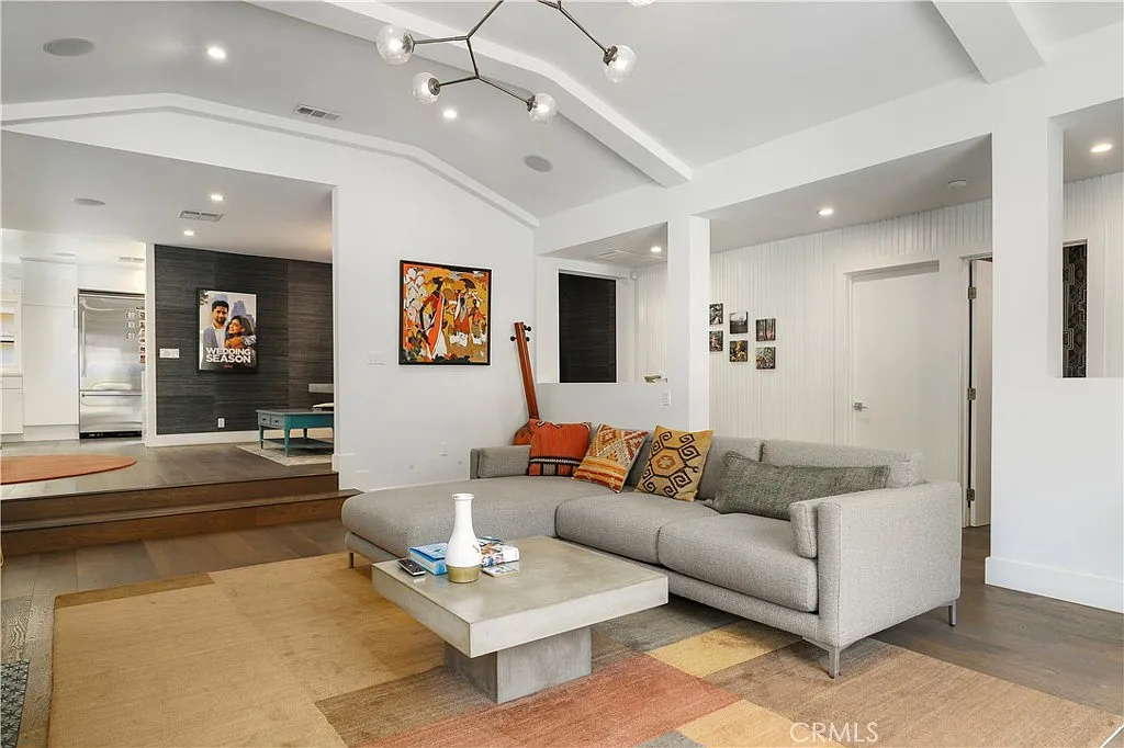 2 bed, 2.5 bath, 1978 sqft, $14,000 — Photo 4