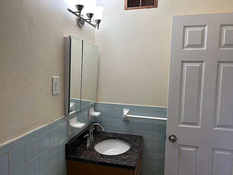 4557 Ridgewood Ave #2 — Photo 6