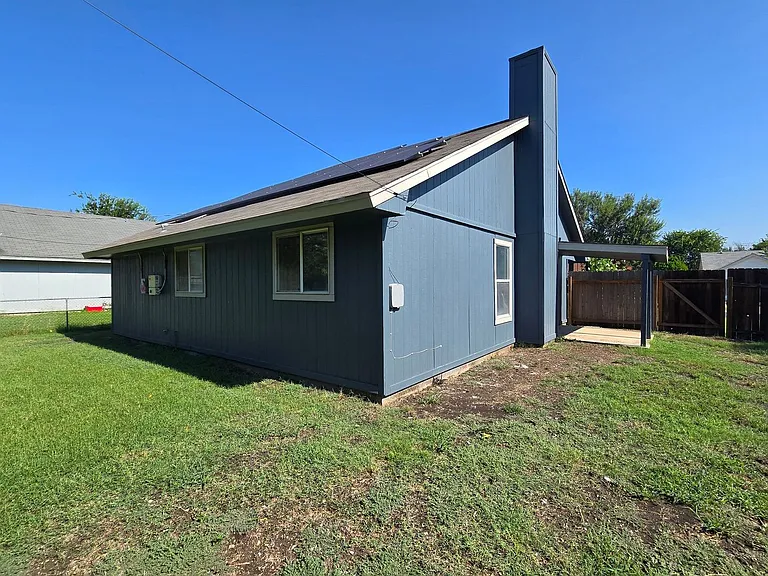2408 Windmill Dr — Photo 16