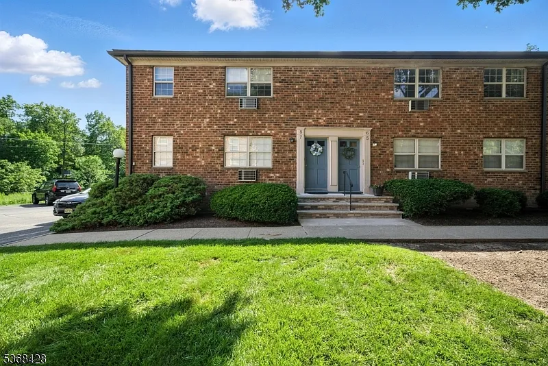 1 bed, 1.0 bath, $2,050 — Photo 1