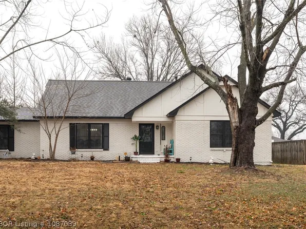 8901 Royal Ridge Dr, Fort Smith, AR 72903