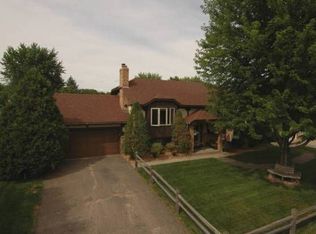 1497 Pinewood Dr, Shoreview, MN 55126