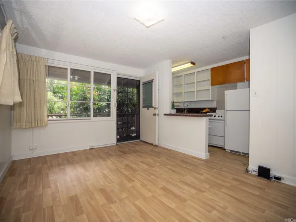 423 Kaiolu St APT 207, Honolulu, HI 96815