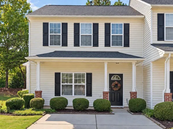 204 Cline Falls Dr, Holly Springs, NC 27540