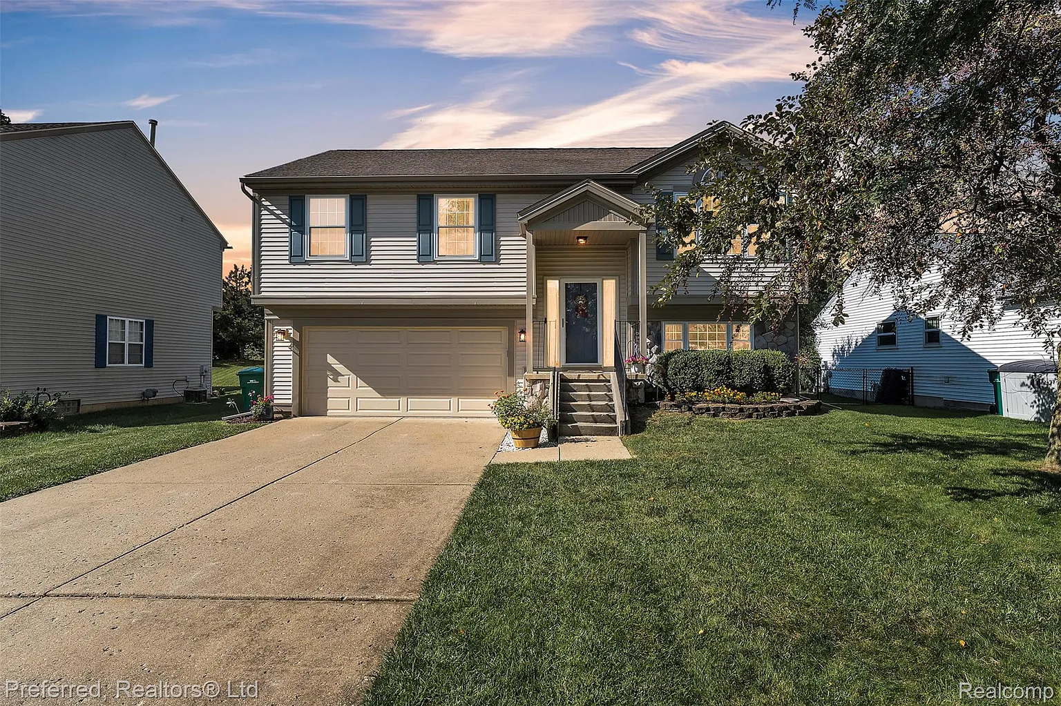 7363 Hideaway Dr photo 1