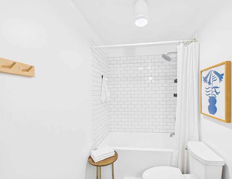Victoria Townhouse for rent - 1 Bedroom — photo 13
