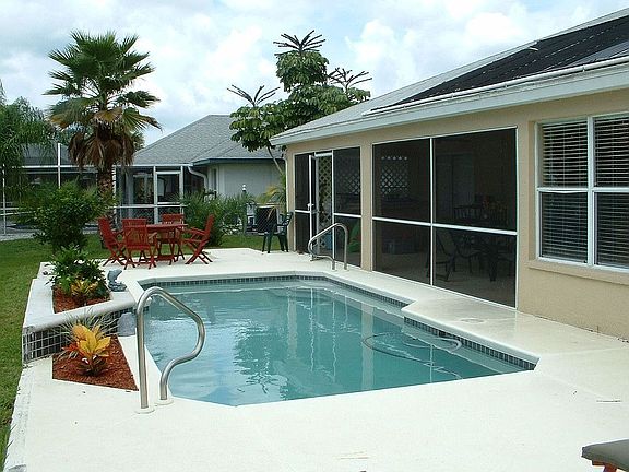 3rd image of 838 SW 47th St