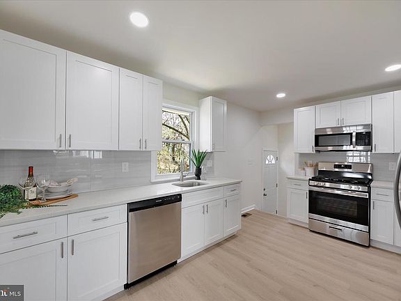 2nd image of 1531 Tieman Dr