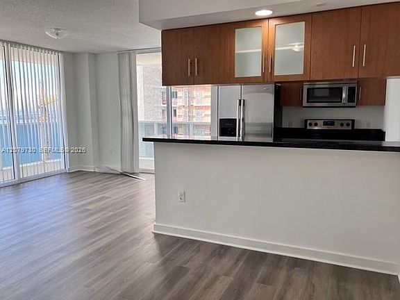 4th image of 601 NE 23rd St APT 1502