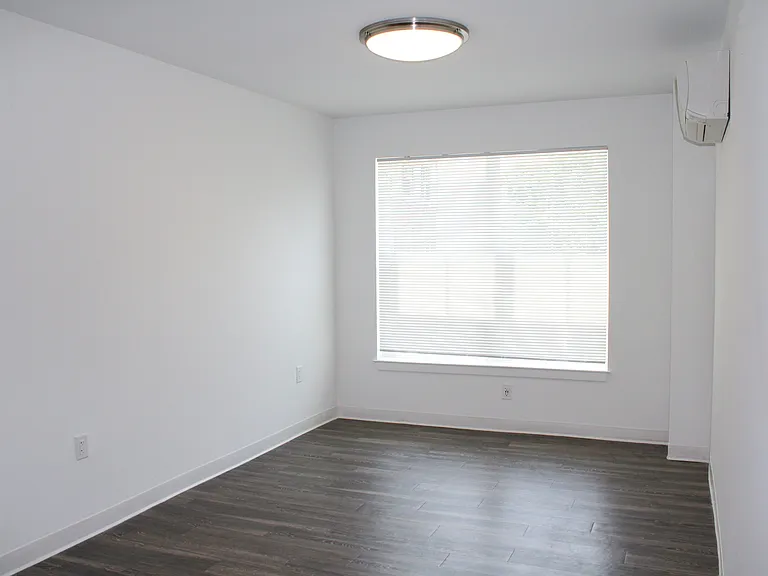 Point and Ravine Apartments — Photo 8
