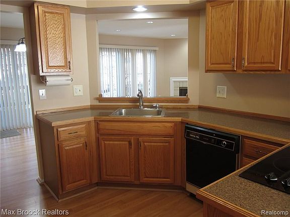 4th image of 4250 Breckenridge Dr