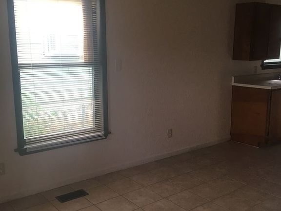 4th image of 717 Dakota St