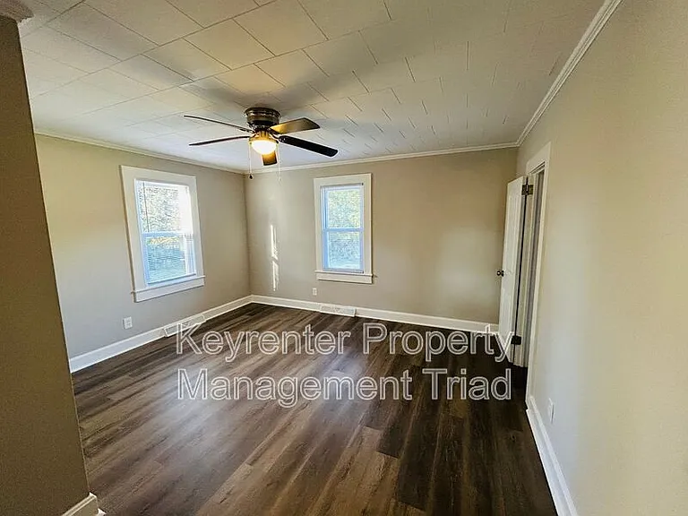 5087 Meadowbrook Dr — Photo 8