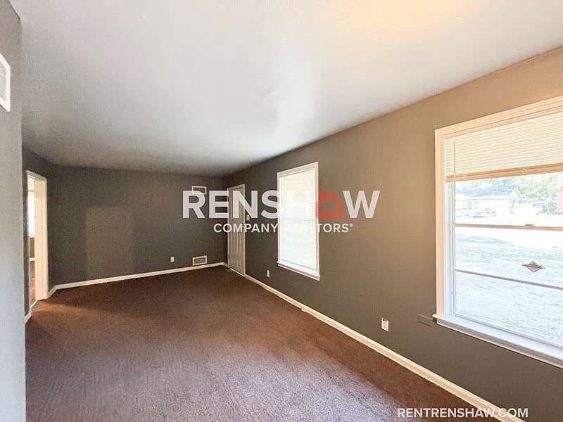 3 bed, 1.5 bath, 1303 sqft, $1,195 — Photo 3