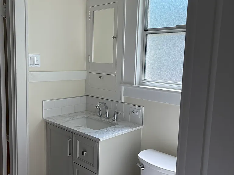 1441 Stockton St — Photo 11