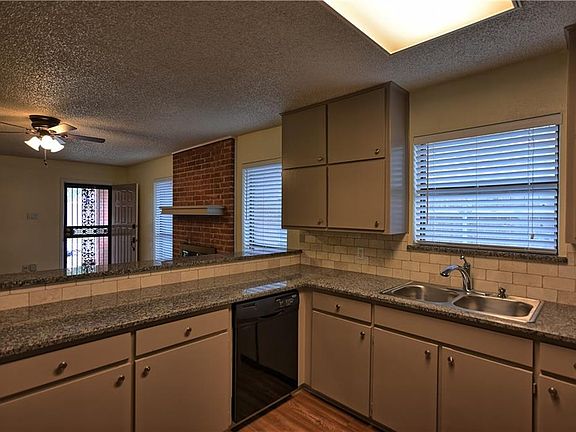 5th image of 5924 Royal Club Dr