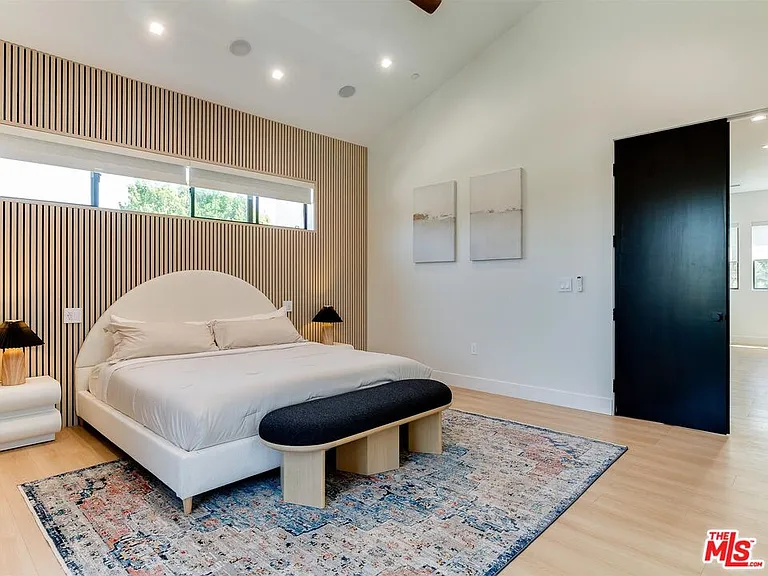 5929 Hesperia Ave — Photo 37