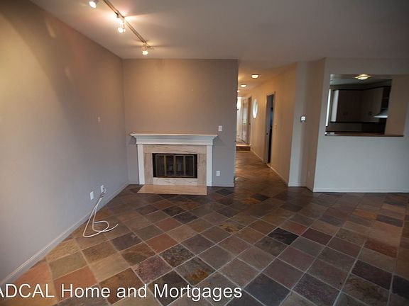 2nd image of 875 Masonic Ave #300