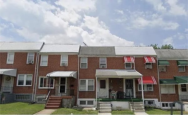 3 bed, 1024 sqft, $2,495 — Photo 2