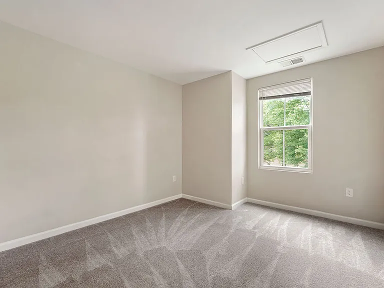 5626 Noble Ave — Photo 14