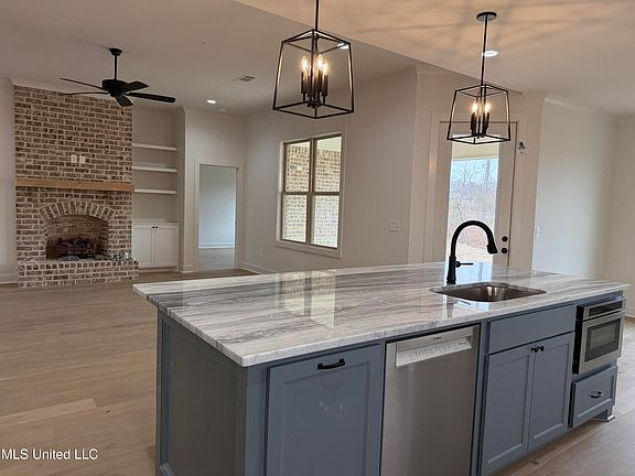 4th image of 627 Cobalt Way