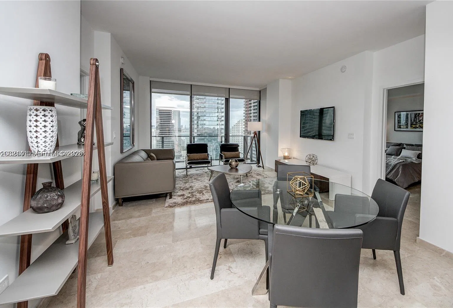Rise Condo — Photo 3