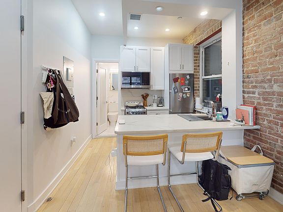 3rd image of 216 E 84th St APT 1A