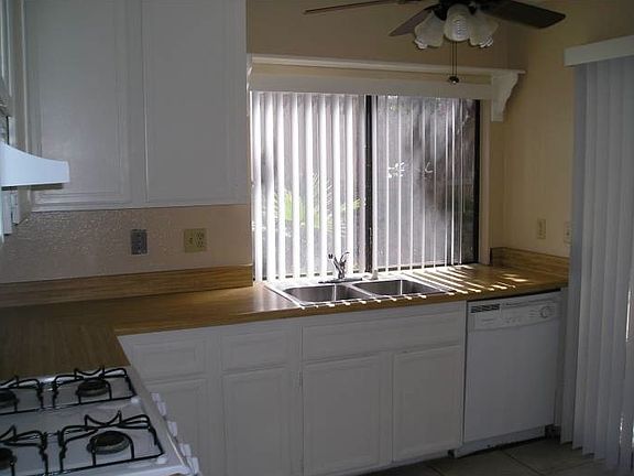 2nd image of 137 Avenida Las Brisas APT B